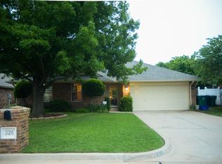 320 Harrogate Dr, Yukon, OK 73099