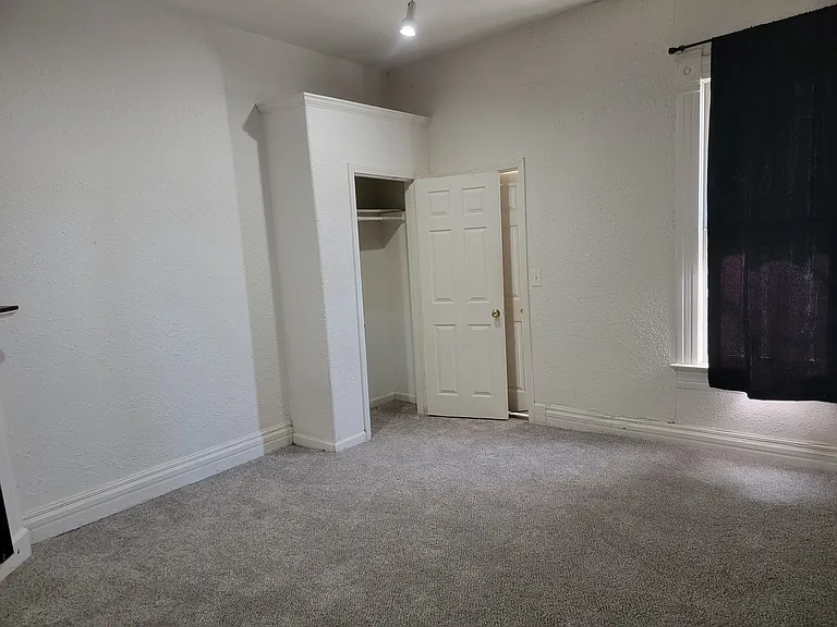 3253 Gillham Rd — Photo 9