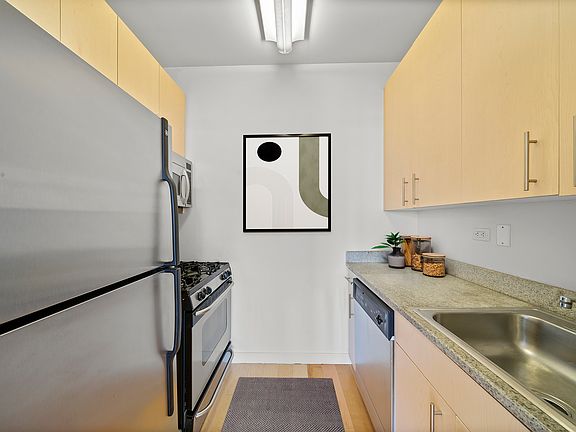 3rd image of 90 Washington St APT 3N
