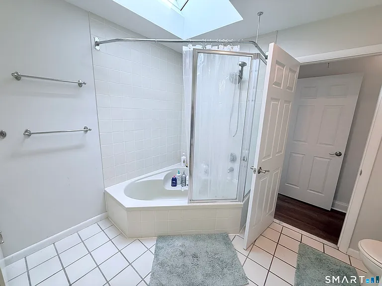 2289 Bedford St #D13 — Photo 29
