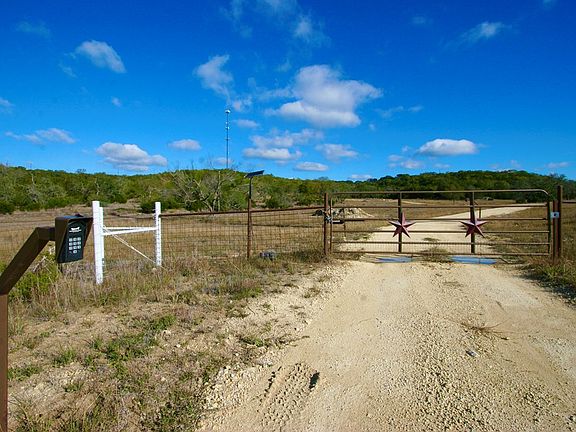 5th image of 195 Kerrville Country Dr