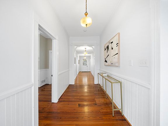 2nd image of 605 Polk St