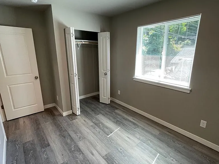 2418 Verona St — Photo 8