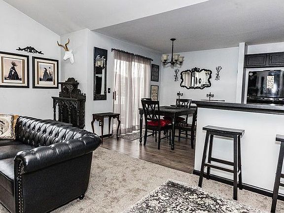 2nd image of 43387 Woodbridge Dr