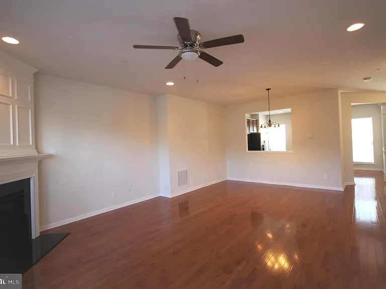515 Ellison Dr — Photo 9