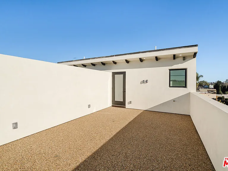 1952 1/2 S Garth Ave #1/2 — Photo 35