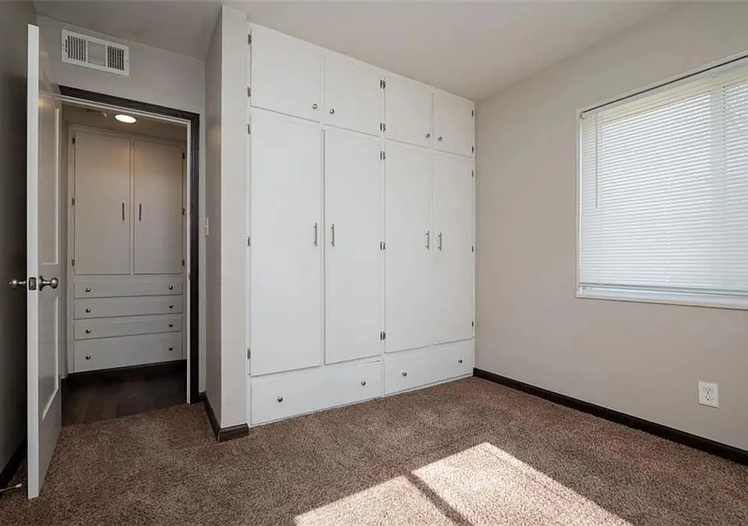 Lincoln Street Apartments — Photo 4