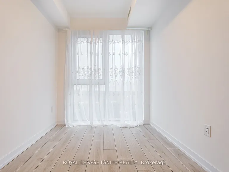 500 Dupont St #510 — Photo 14