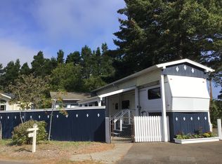 16 Village St, Florence, OR