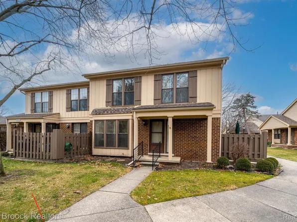 8691 Edgewater Ln, Warren, MI 48093