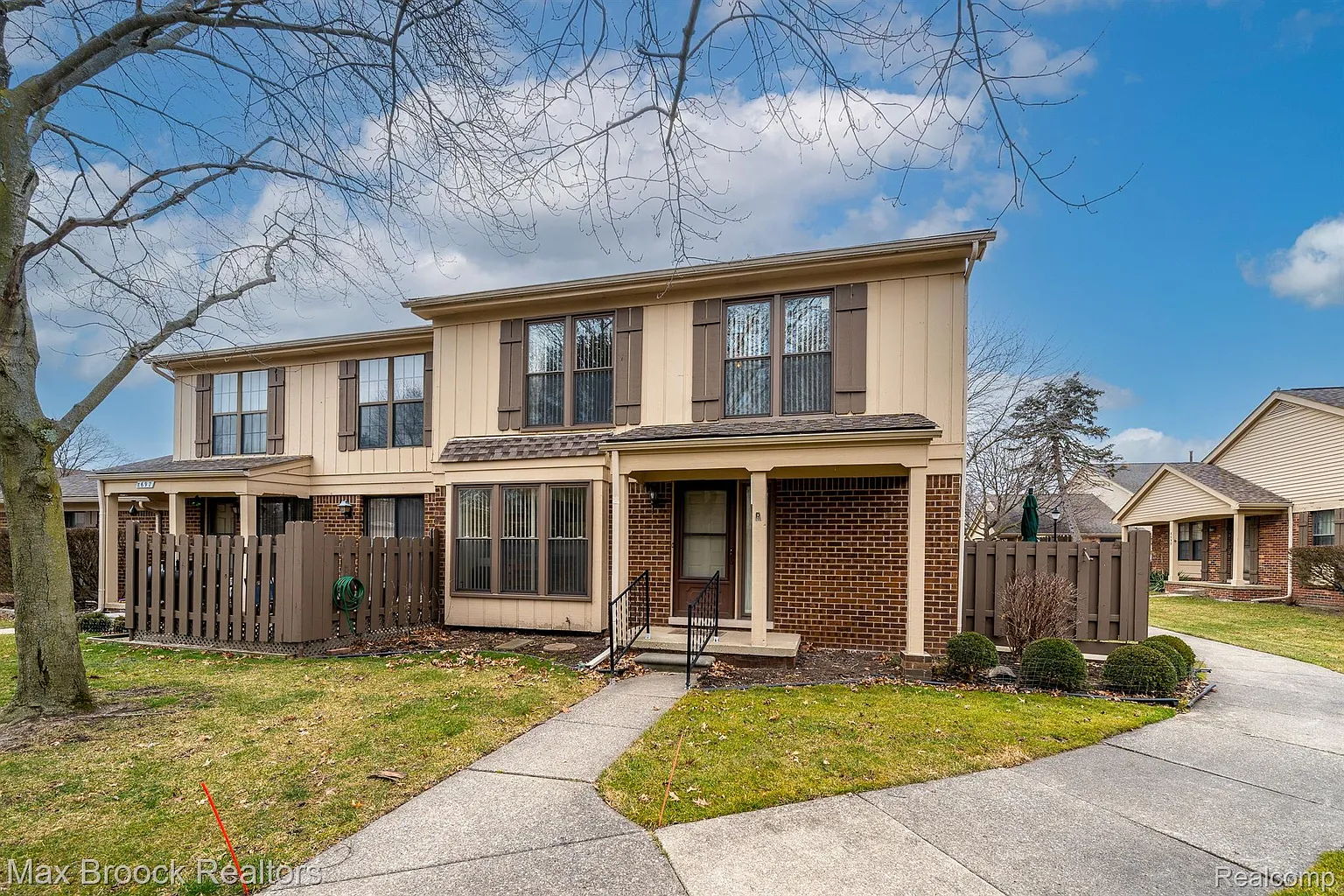 8691 Edgewater Ln photo 1