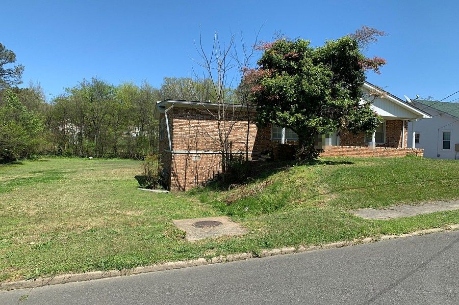2nd image of 308 Henderson St