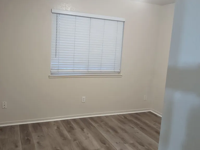 212 Ash St — Photo 4