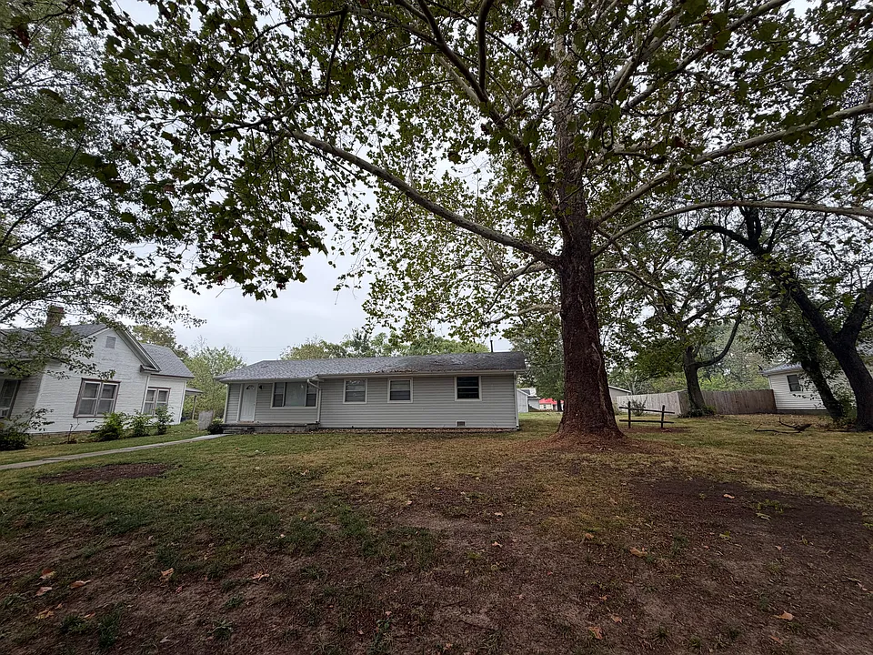 203 S Walnut Ave #1