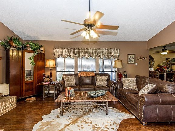 4th image of 814 Melissa Ln