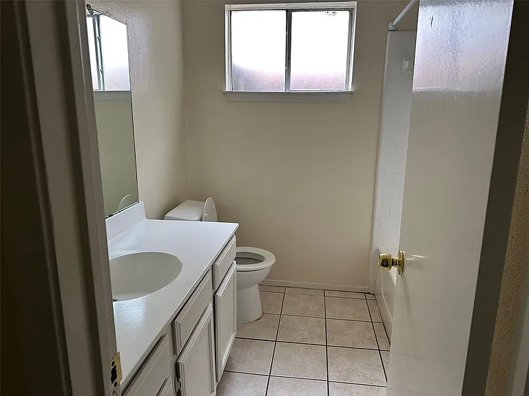 13910 Towne Way Dr — Photo 3