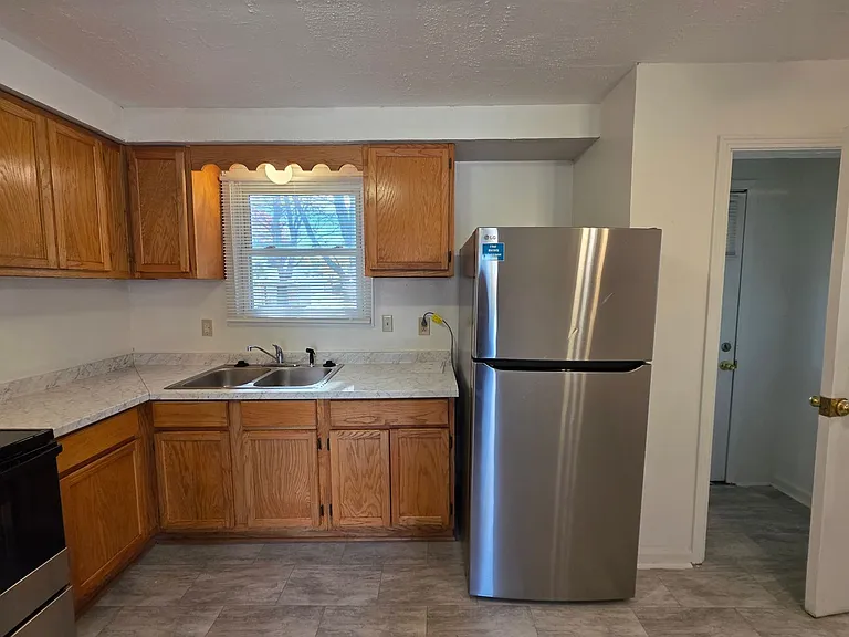 386 Elaine Dr — Photo 7