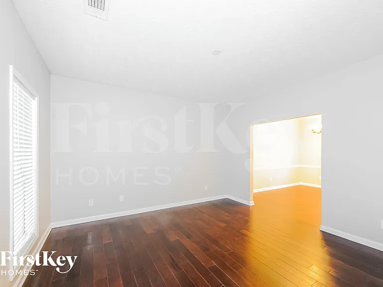 2001 Hawthorne Way — Photo 7