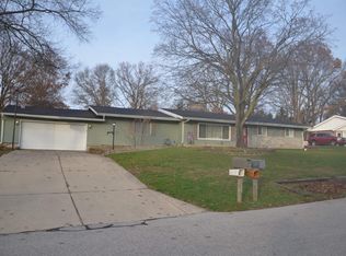 19585 Rolling Acres Dr, South Bend, IN 46614