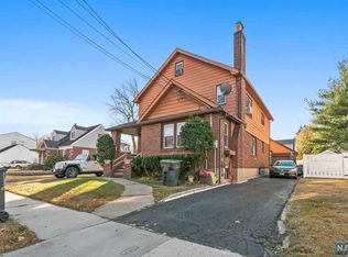 20 Harcourt Ave, Bergenfield, NJ 07621