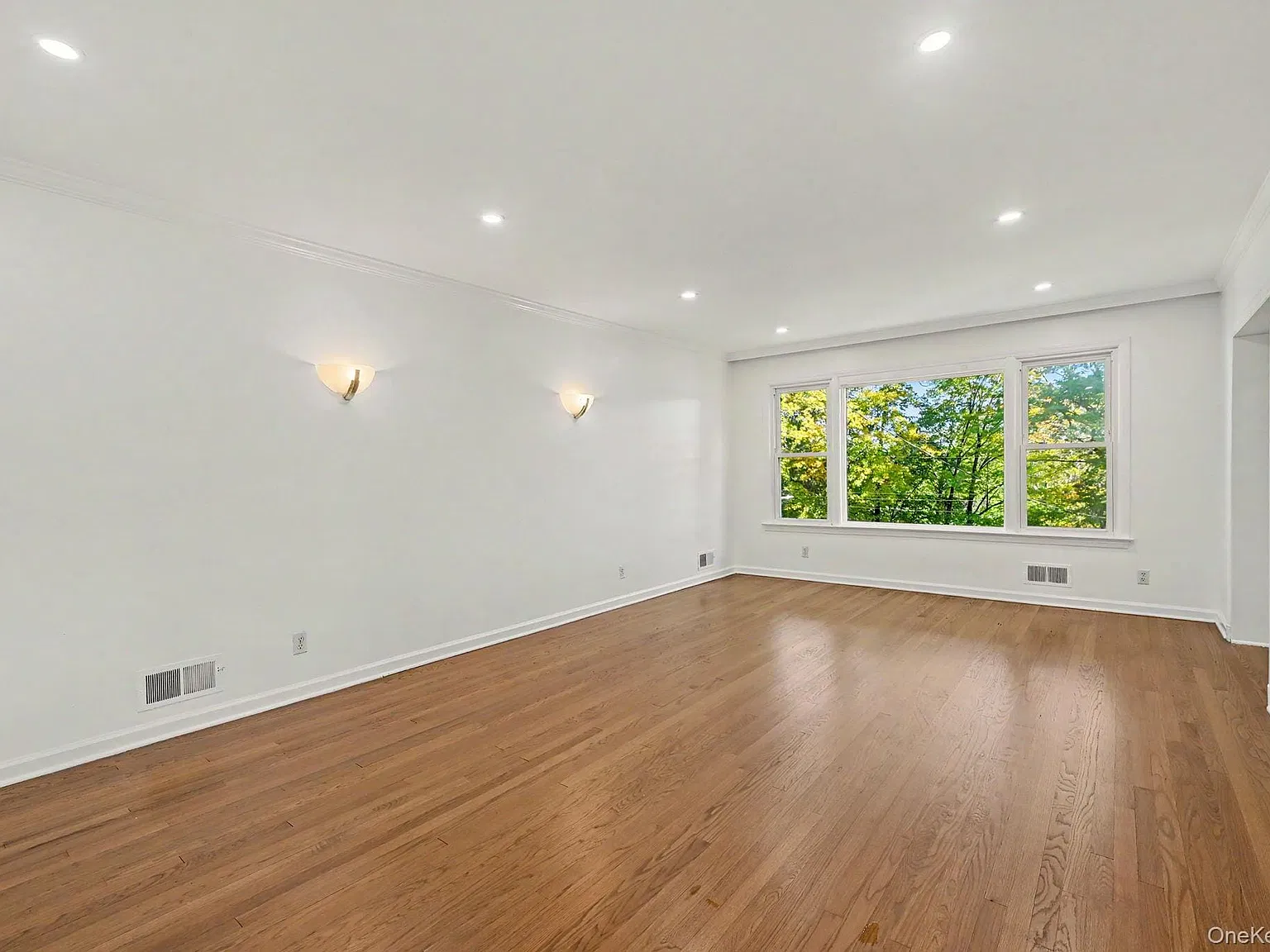 3 bed, 2.0 bath, 2013 sqft, $6,750 — Photo 4