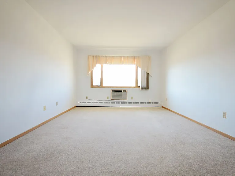 Cozy 4-Plex's Located on Minot's North Hill! 2028-2048 5th Street NW — Photo 8