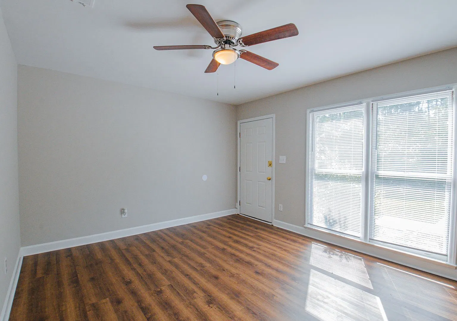 Newly Renovated 2BR, 1.5BA Townhome — Photo 3