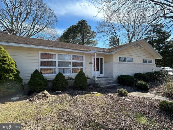 122 Maple Dr, Berlin, MD 21811