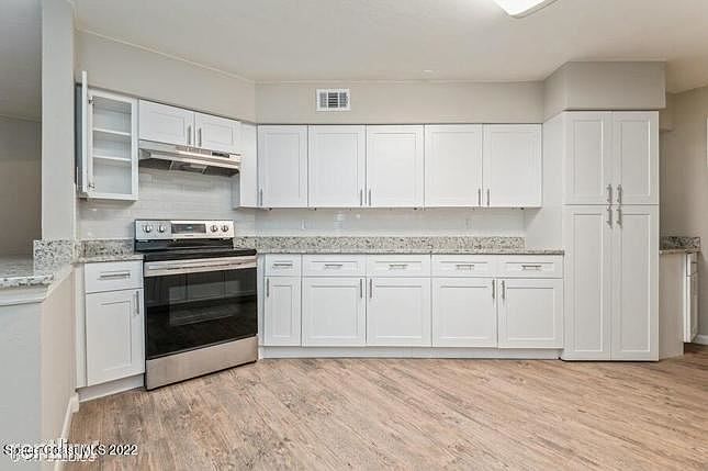 1st image of 220R Alhambra St