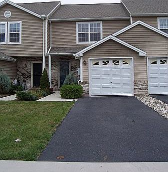 Great 2bed 2.5 bath townhouse in Dillsburg