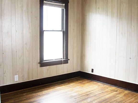 2nd image of 2119 College St APT 2