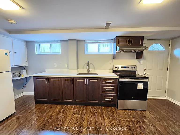 6 W Deane Park Dr #BASEMENT — Photo 2
