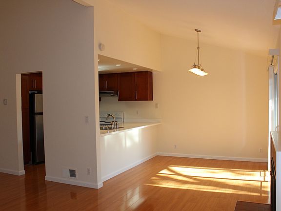2nd image of 10924 Northview Sq