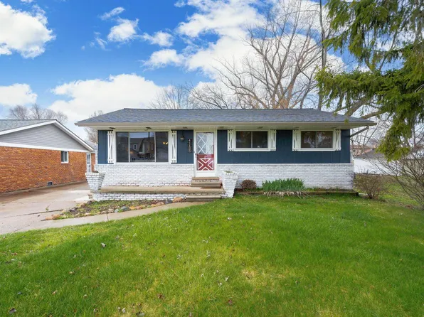 41125 Conger Bay Dr, Harrison Township, MI 48045