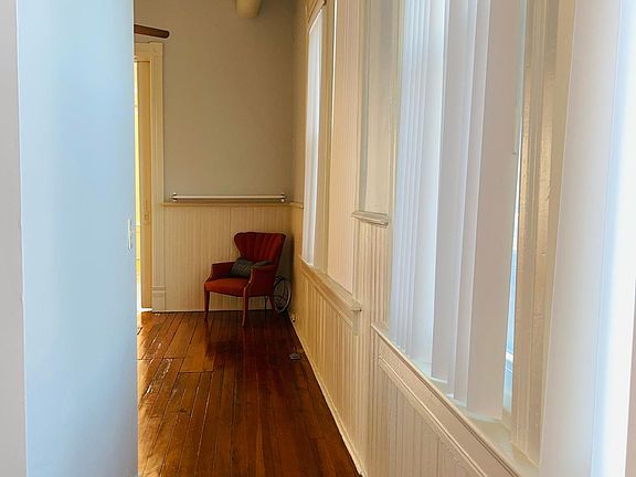 4th image of 427 S Main St #B