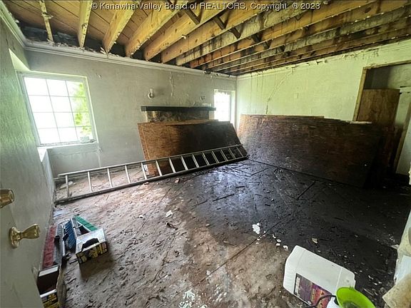 3rd image of 1122 Edgewood Dr
