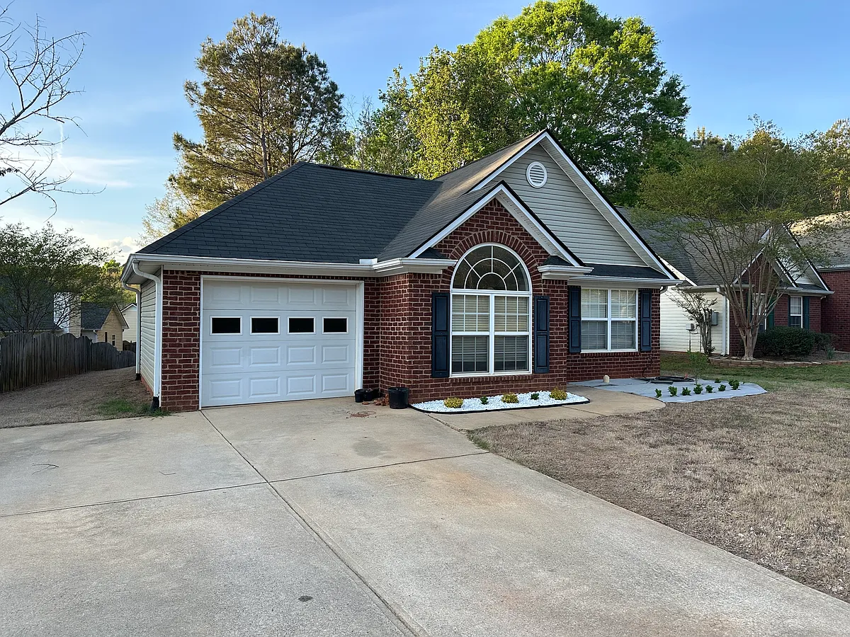 Building Photo - 280 Birch Valley Dr