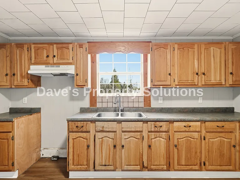 408 Seaman St — Photo 18