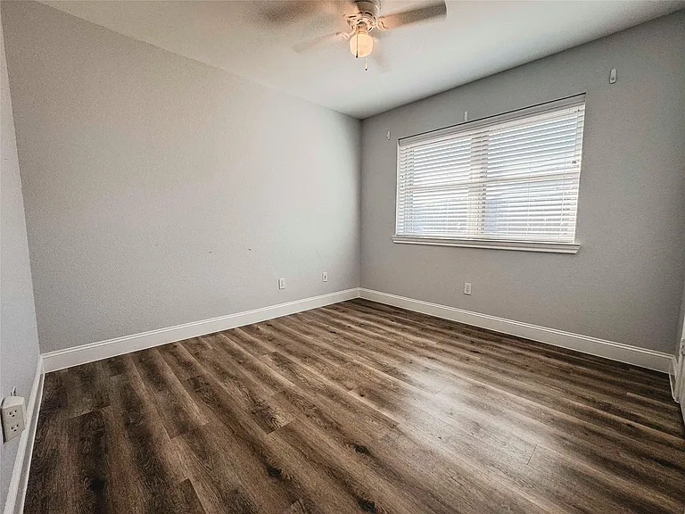 2201 Bradford Dr — Photo 10