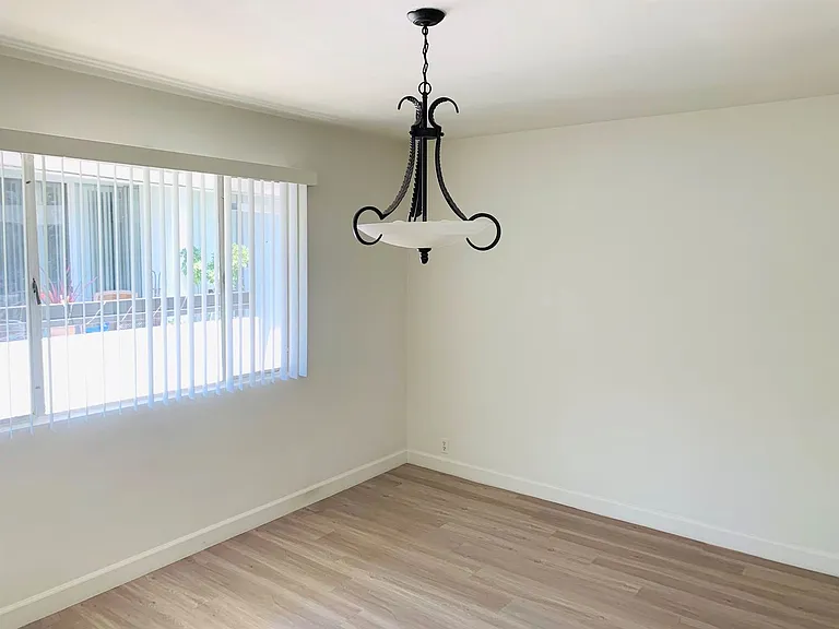 1021 Grove — Photo 12