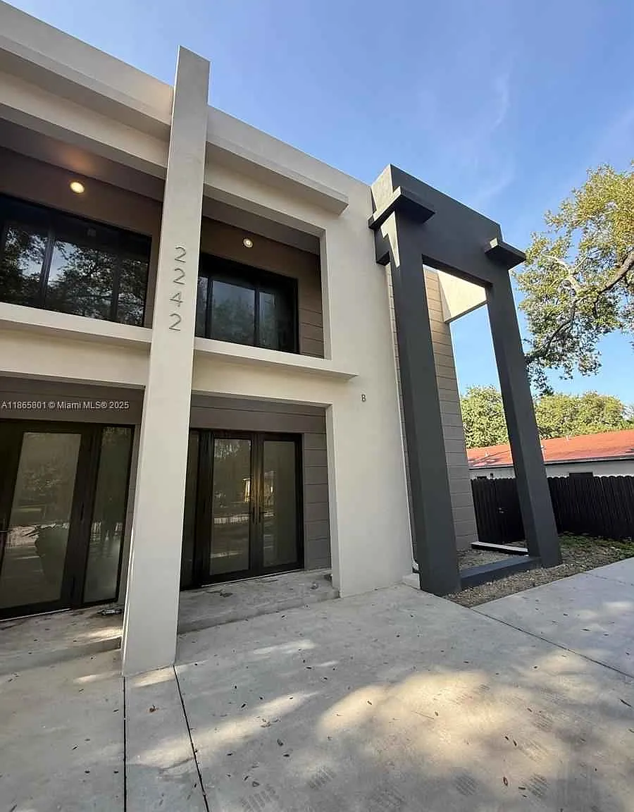 4 bed, 3.0 bath, 2223 sqft, $3,800 — Photo 2