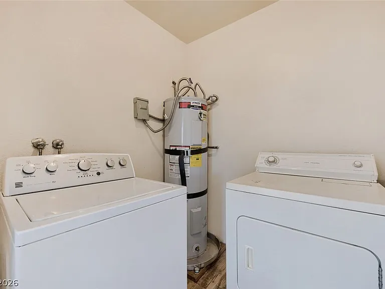 2745 Jennydiane Dr #D — Photo 17