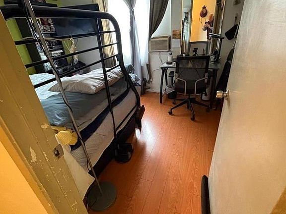 5th image of 565 N 12th St