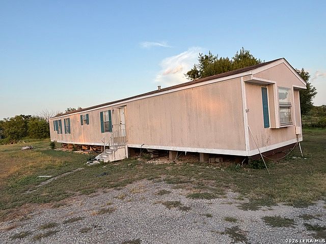 1st image of 1140 Country Ln