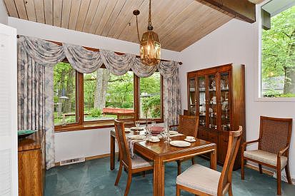 5th image of 20537 Greenwood Dr