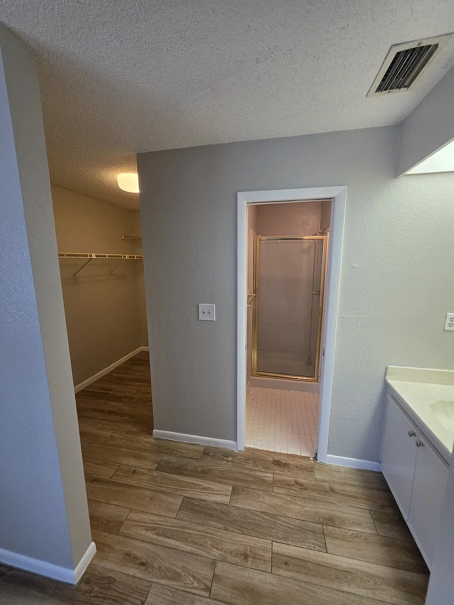 Building Photo - 8709 Plum Ln