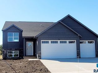 5921 S Hosta Ave, Sioux Falls, SD 57108