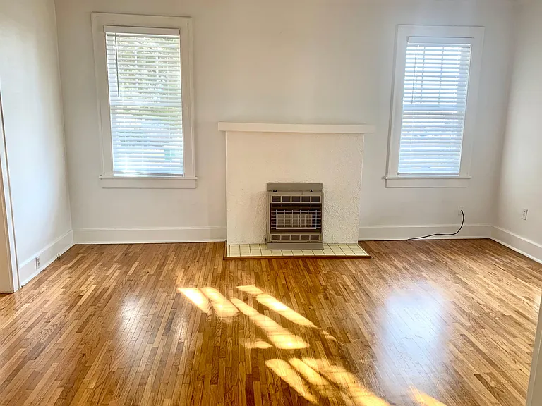 303 N Van Buren St — Photo 9