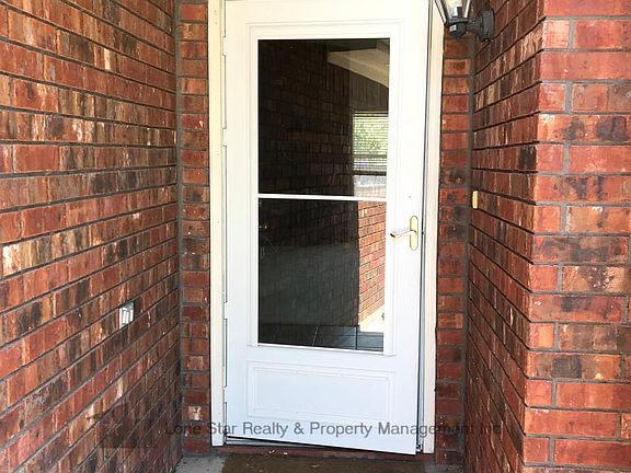 2nd image of 3006 Lavender Ln