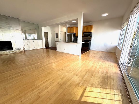 5th image of 2080 Gough St #310